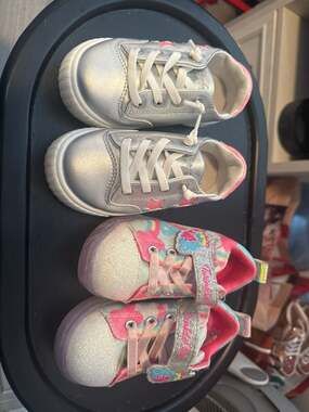 Kids size 7/8 Blowfish Malibu Kids' Wander Slip-On Sneakerand sketcher light ups